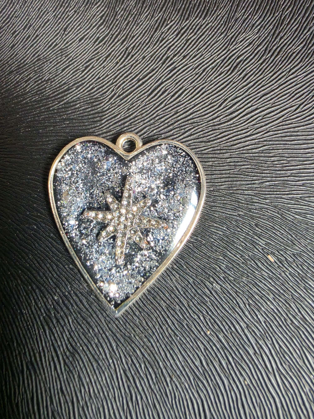 Sparkling Heart Starburst Pendant Necklace Charm - Silver Glitter